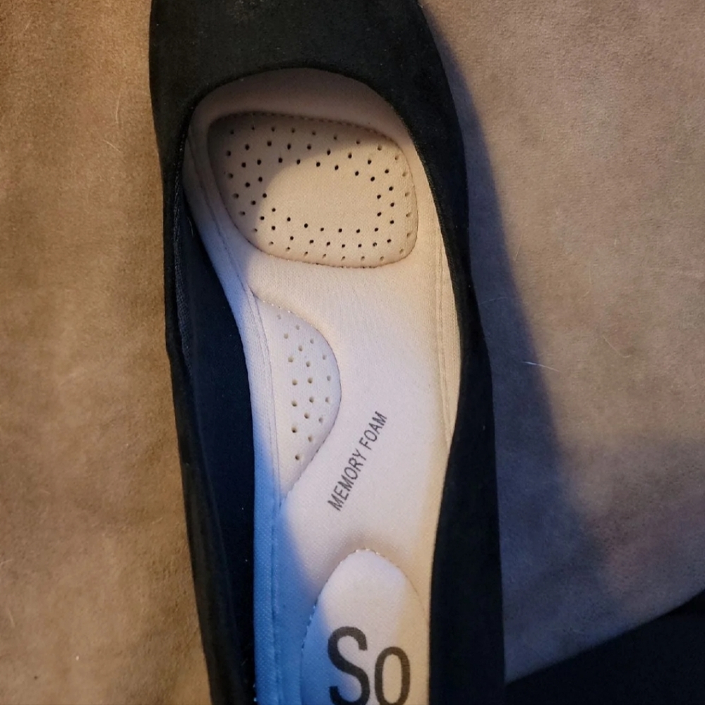 Heels - Picture 2 of 3